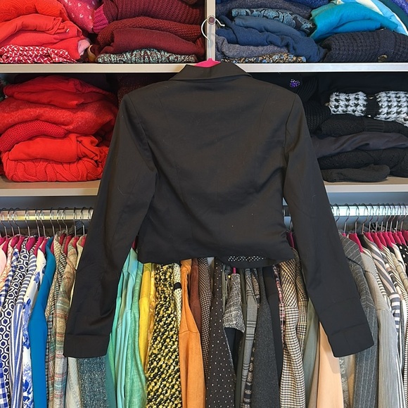 Divided by H&M black one button 2 pocket cropped blazer size 6 - Picture 4 of 4